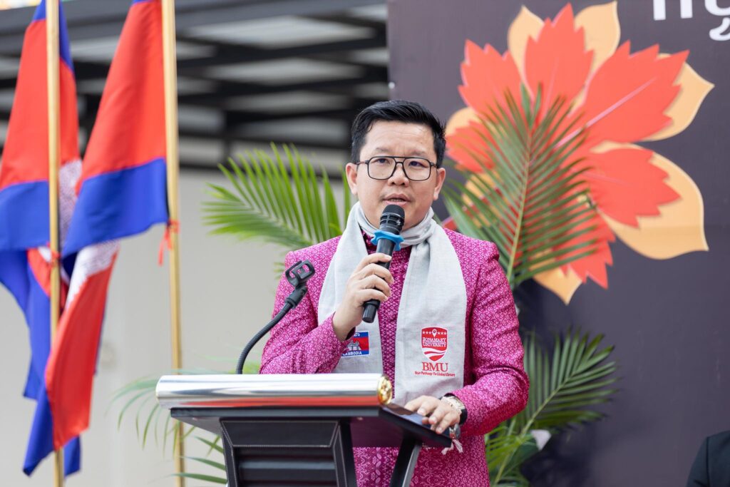 សាលារៀនអន្តរជាតិទ្រូវីហ្សិនកម្ពុជា បានរៀបចំកម្មវិធីប្រជុំលើកកម្ពស់គុណភាពសិក្សា និងលើកទឹកចិត្តគ្រូបង្រៀន តាមរយៈប្រគល់ថវិកា១លាន ២សែនរៀលក្នុងម្នាក់ៗ ជូនដល់គ្រូឆ្នើមចំនួន១៥រូប សម្រាប់ឆមាសទី២។