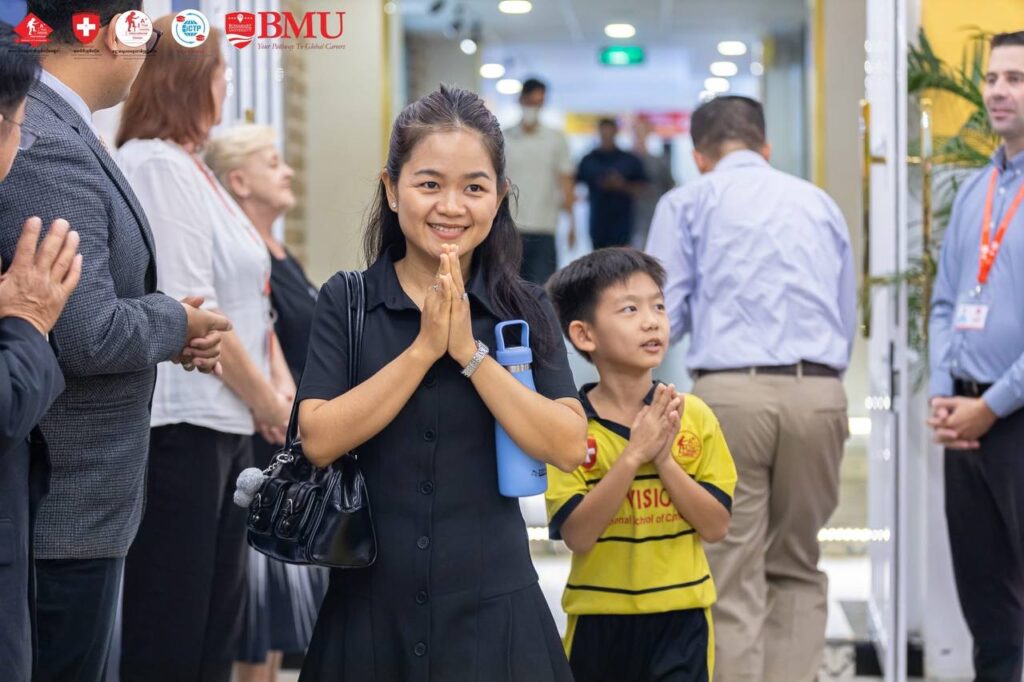 រីករាយបានចែករំលែកបទពិសោធន៍ស្តីពី "វិធីសាស្ត្រការអប់រំកូន" និងផ្តល់ការជួយសម្រាលបន្ទុកហិរញ្ញវត្ថុខ្លះជូនដល់មាតាបិតាជាង២០០នាក់ ដែលបានចូលរួម ក្នុងទិសដៅលើកកម្ពស់ការសិក្សាកូនៗ។
