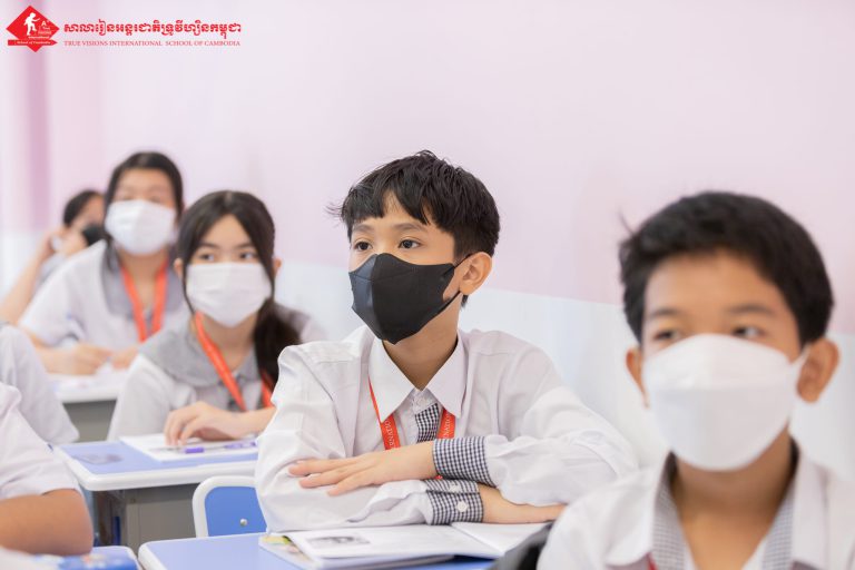 រីករាយស្រស់ស្រាយ ពេលបង្រៀនសិស្សម្តងៗ គ្រូល្អ ត្រូវគោរពវិន័យ និងពេលវេលា យកចិត្តទុកដាក់លើការសិក្សា និងទម្លាប់របស់សិស្ស។