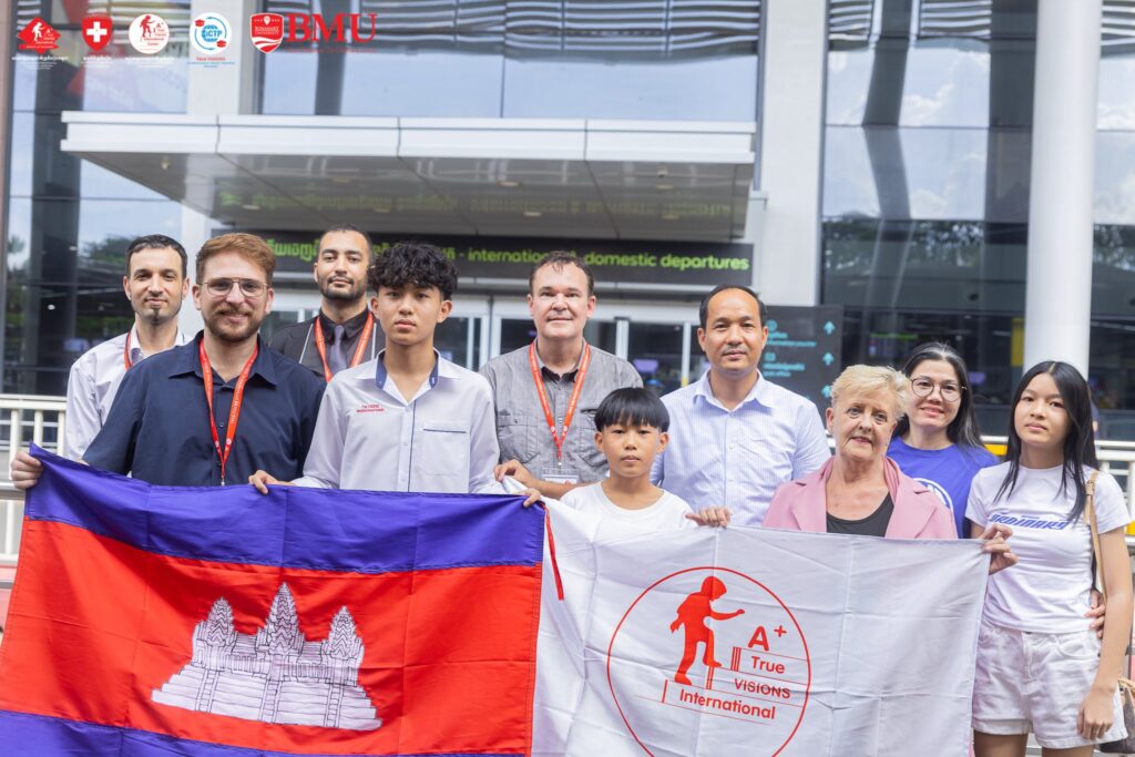 Congratulations to our 24 True VISIONS International High School students on a Summer School study trip to the United States of America