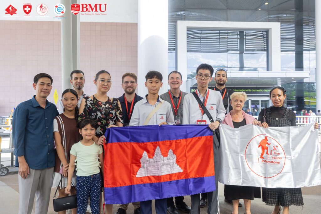 Congratulations to our 24 True VISIONS International High School students on a Summer School study trip to the United States of America