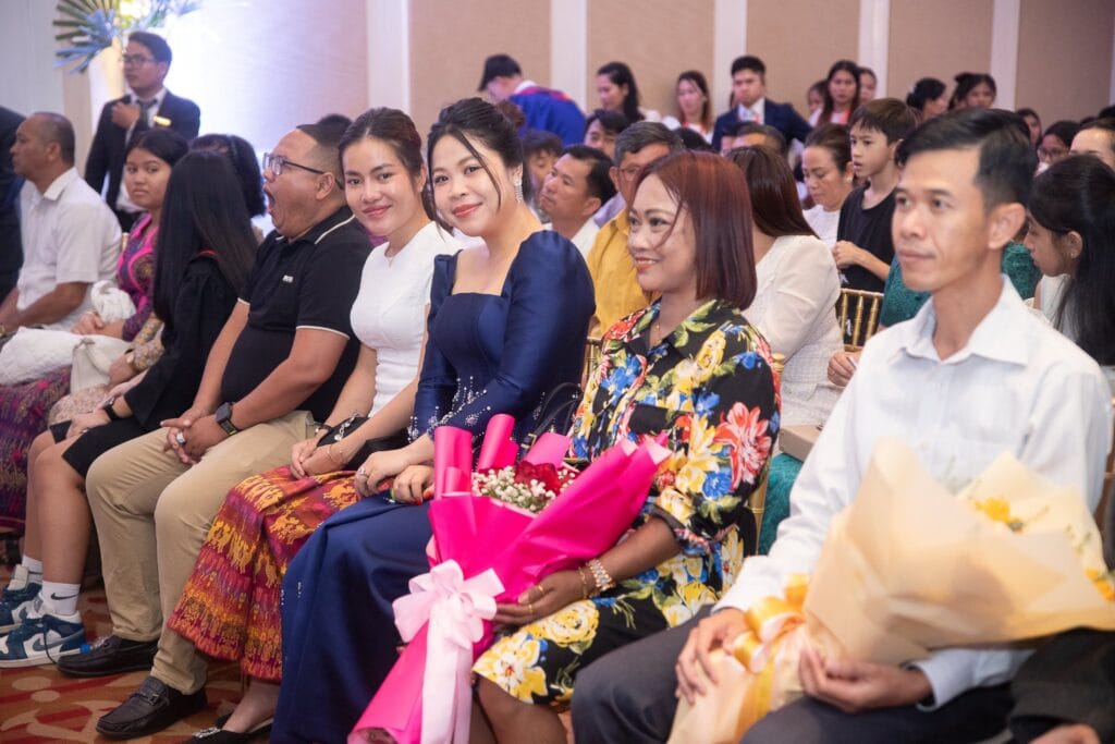 សាលារៀនអន្តរជាតិទ្រូវីហ្សិនកម្ពុជាមានកិត្តិយសដ៏ឧត្តុង្គឧត្តមបំផុត និងសូមគោរពអរគុណដ៏ជ្រាលជ្រៅបំផុតចំពោះឯកឧត្តមបណ្ឌិតសភាចារ្យ ហង់ជួន ណារ៉ុន ឧបនាយករដ្ឋមន្ត្រី រដ្ឋមន្រ្ដីក្រសួងអប់រំ យុវជន និងកីឡា សាលារៀនអន្តរជាតិទ្រូវីហ្សិនកម្ពុជាមានកិត្តិយសដ៏ឧត្តុង្គឧត្តមបំផុត និងសូមគោរពអរគុណដ៏ជ្រាលជ្រៅបំផុតចំពោះឯកឧត្តមបណ្ឌិតសភាចារ្យ ហង់ជួន ណារ៉ុន ឧបនាយករដ្ឋមន្ត្រី រដ្ឋមន្រ្ដីក្រសួងអប់រំ យុវជន និងកីឡា