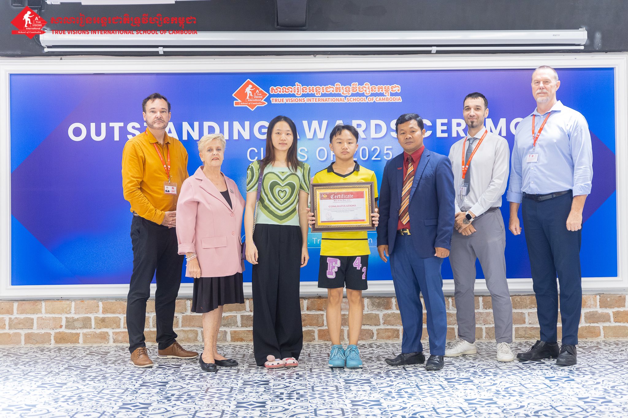 អបអរសាទរពិធីប្រគល់ប័ណ្ណសរសើរសិស្សឆ្នេីមប្រចាំឆ្នាំសិក្សា​ ២០២៤-២០២៥