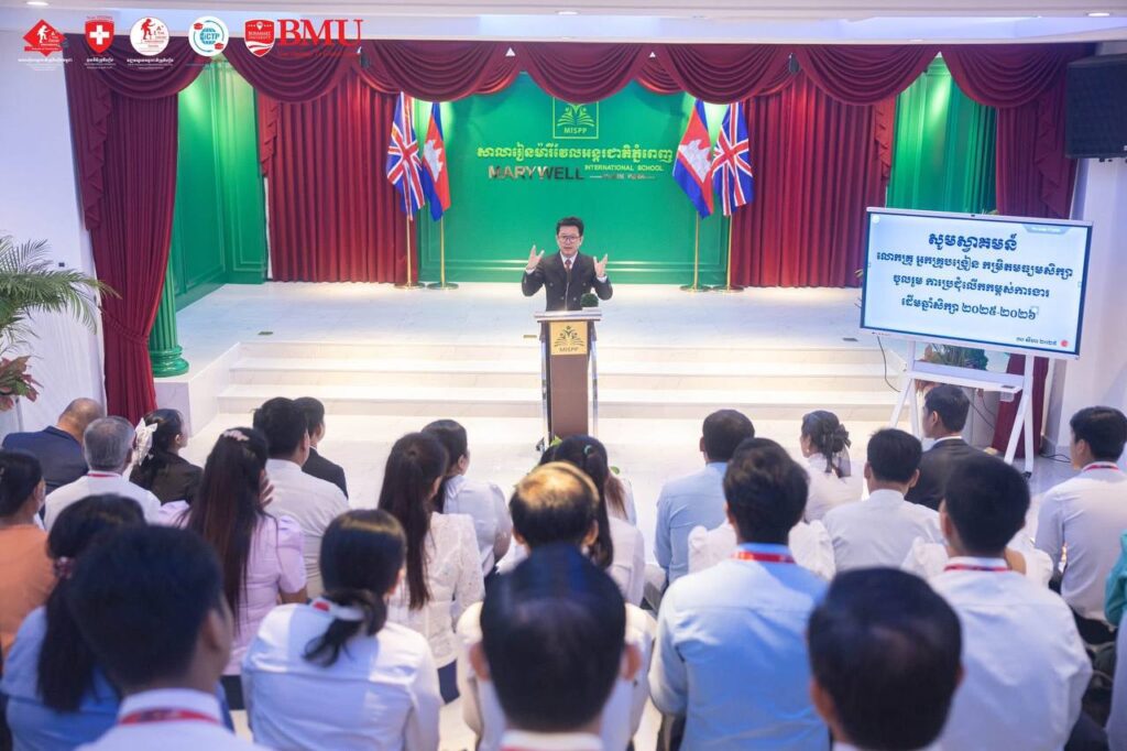 នាព្រឹកថ្ងៃសៅរ៍ ទី៣០ ខែសីហា ឆ្នាំ២០២៥ បណ្ឌិត សេង បូណា ប្រធានក្រុមប្រឹក្សាភិបាលទ្រូវីហ្សិនកម្ពុជាបានជួបសំណេះសំណាលជាមួយលោកគ្រូ អ្នកគ្រូ ថ្នាក់បឋមសិក្សា និងមធ្យមសិក្សា ស្តីពី "ស្ថានភាពនៃការបង្រៀននិងរៀនរបសសិស្សានុសិស្ស"របៀបវារ:នៃការប្រជុំ