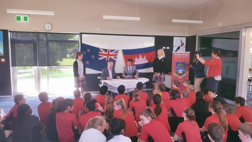 Dr. Seng Bona, Chairman of True VISIONS, had the honor of meeting with Mr. Mark Richardson, Principal of Aidenfield Christian School, to discuss the exchange of students. It is also worth noting that Aidenfield School and True VISIONS are partner schools that have been exchanging students to study in New Zealand since 2018.
June 2025