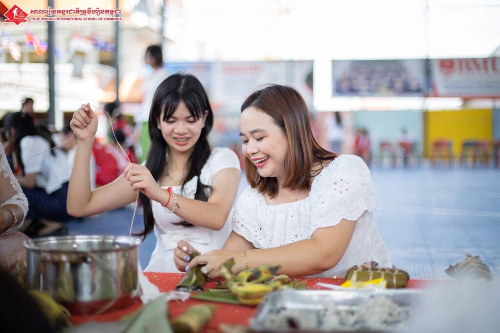 កម្មវិធីវេចនំអន្សមបុណ្យភ្ជុំទ្រូវីហ្សិន