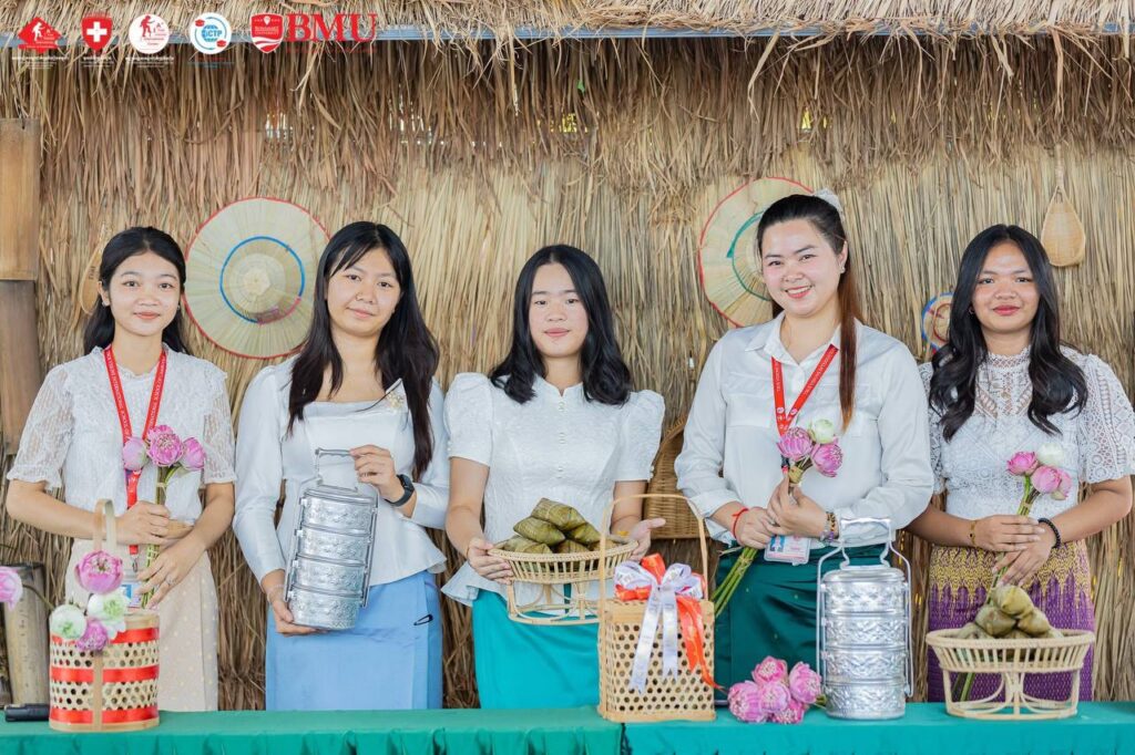 កម្មវិធីវេចនំអន្សមបុណ្យភ្ជុំទ្រូវីហ្សិន