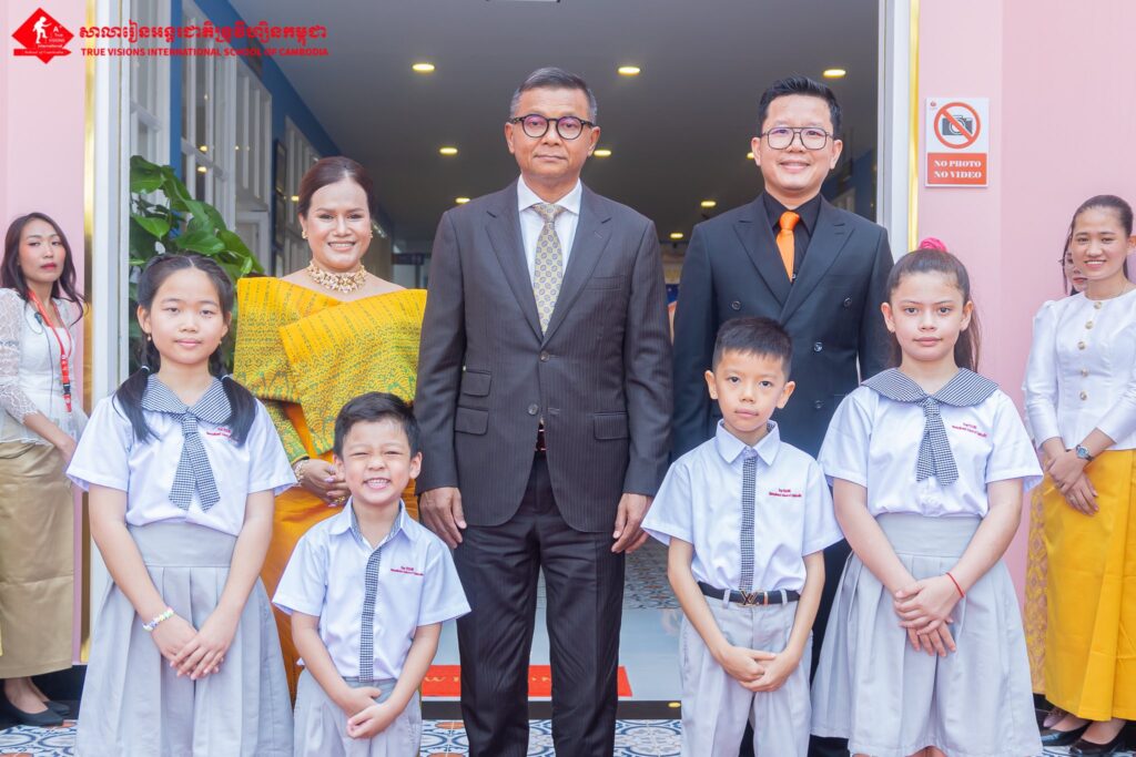 ពិធីសម្ពោធអគារសិក្សានៃសាលារៀនអន្តរជាតិទ្រូវីហ្សិនកម្ពុជា សាខាវត្តទួល ក្នុងខណ្ឌឫស្សីកែវ (True VISIONS International School of Cambodia)