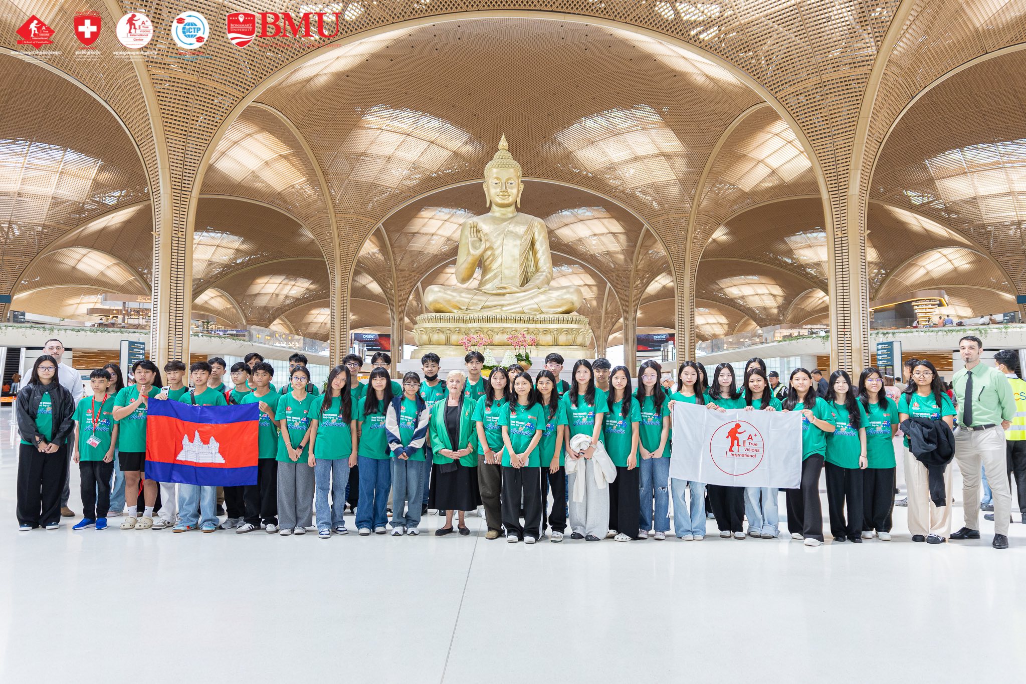 អបអរសាទរ សិស្សវិទ្យាល័យទ្រូវីហ្សិន ៤១រូប ថ្ងៃនេះ បានចុះកម្មសិក្សានៅប្រទេសអូស្ត្រាលី ជាមួយសាលាដៃគូនៅទីនោះ។ នេះគឺការពង្រឹងធនធានមនុស្សរបស់ប្រទេសកម្ពុជាយេីង ឱ្យកាន់តែខ្លាំងឡេីង