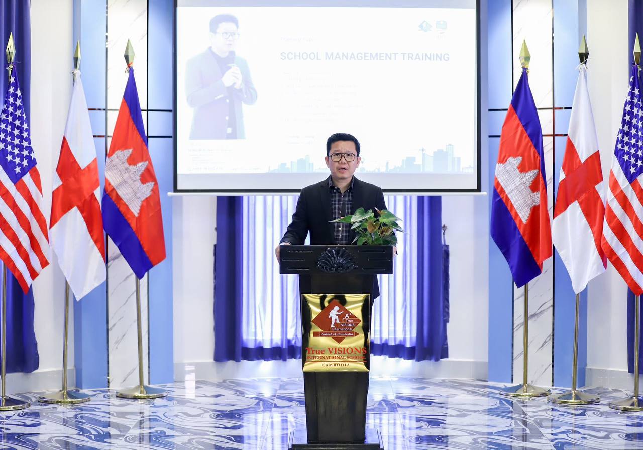 សិក្ខាសាលាបណ្តុះបណ្តាល ស្តីពី “How to build yourself to be a better and bolder school-supervisor” ដែលមានសិក្ខាកាមចូលរួម៨០រូប ក្នុងគោលដៅពង្រឹង-ពង្រីកសមត្ថភាពការគ្រប់គ្រងរបស់បុគ្គលិកសិក្សាស្ថាប័នអប់រំ ដោយ បណ្ឌិត សេង បូណា ស្ថាបនិកទ្រូវីហ្សិនគ្រុប។