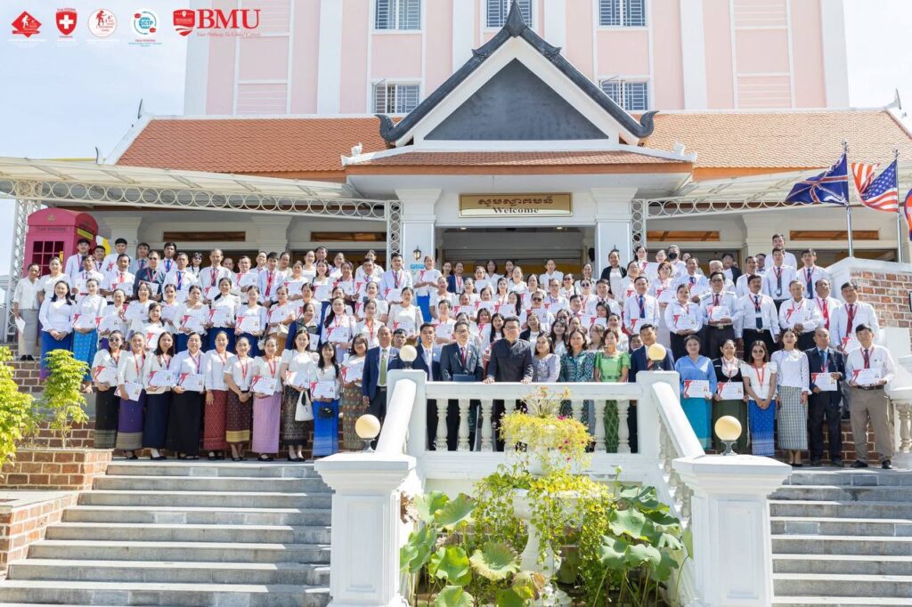 កិច្ចប្រជុំបូកសរុបការងារត្រីមាសទី១ឆ្នាំសិក្សា២០២៥-២០២៦ និងការលើកកម្ពស់គុណភាពការងារត្រីមាសទី២ និងពិធីចែកលិខិតសរសើរ និង ប្រគល់ប្រាក់លើកទឹកចិត្តជូនដល់គ្រូឆ្នើម នៃសាលារៀនអន្តរជាតិទ្រូវីហ្សិនកម្ពុជា។ កិច្ចប្រជុំបូកសរុបការងារត្រីមាសទី១ឆ្នាំសិក្សា២០២៥-២០២៦ និងការលើកកម្ពស់គុណភាពការងារត្រីមាសទី២ និងពិធីចែកលិខិតសរសើរ និង ប្រគល់ប្រាក់លើកទឹកចិត្តជូនដល់គ្រូឆ្នើម នៃសាលារៀនអន្តរជាតិទ្រូវីហ្សិនកម្ពុជា។