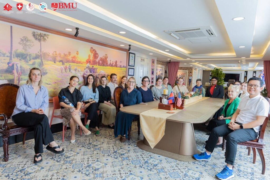 សាលារៀនអន្តរជាតិទ្រូវីហ្សិនកម្ពុជាមានកិត្តិយសបានជួបស្វាគមន៍លោកស្រី កាសី លេមកេ ប្រធានប្រតិភូនៃសាកលវិទ្យាល័យ Southern Cross ប្រទេសអូស្ត្រាលី លើកិច្ចសហប្រតិបត្តិការជាមួយគ្នា នៅសាកលវិទ្យាល័យ BMU និងសាលារៀនអន្តរជាតិទ្រូវីហ្សិនកម្ពុជា។ សាលារៀនអន្តរជាតិទ្រូវីហ្សិនកម្ពុជាមានកិត្តិយសបានជួបស្វាគមន៍លោកស្រី កាសី លេមកេ ប្រធានប្រតិភូនៃសាកលវិទ្យាល័យ Southern Cross ប្រទេសអូស្ត្រាលី លើកិច្ចសហប្រតិបត្តិការជាមួយគ្នា នៅសាកលវិទ្យាល័យ BMU និងសាលារៀនអន្តរជាតិទ្រូវីហ្សិនកម្ពុជា។