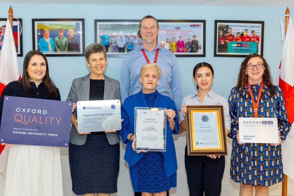 សាលារៀនអន្តរជាតិទ្រូវីហ្សិនកម្ពុជា គឺជាសាលារៀនអន្តរជាតិដំបូងគេបង្អស់នៅកម្ពុជា ដែលទទួលបានសិទ្ធិប្រើប្រាស់កម្មវិធីសិក្សាអន្តរជាតិ Oxford Quality ពីសាកលវិទ្យាល័យ Oxford នៃចក្រភពអង់គ្លេស 🇬🇧។🇰🇭 True VISIONS International School of Cambodia is the First School in Cambodia granted the privilege to use Oxford Quality from Oxford University Press, UK 🇬🇧 Oxford Quality ពីសាកលវិទ្យាល័យ Oxford