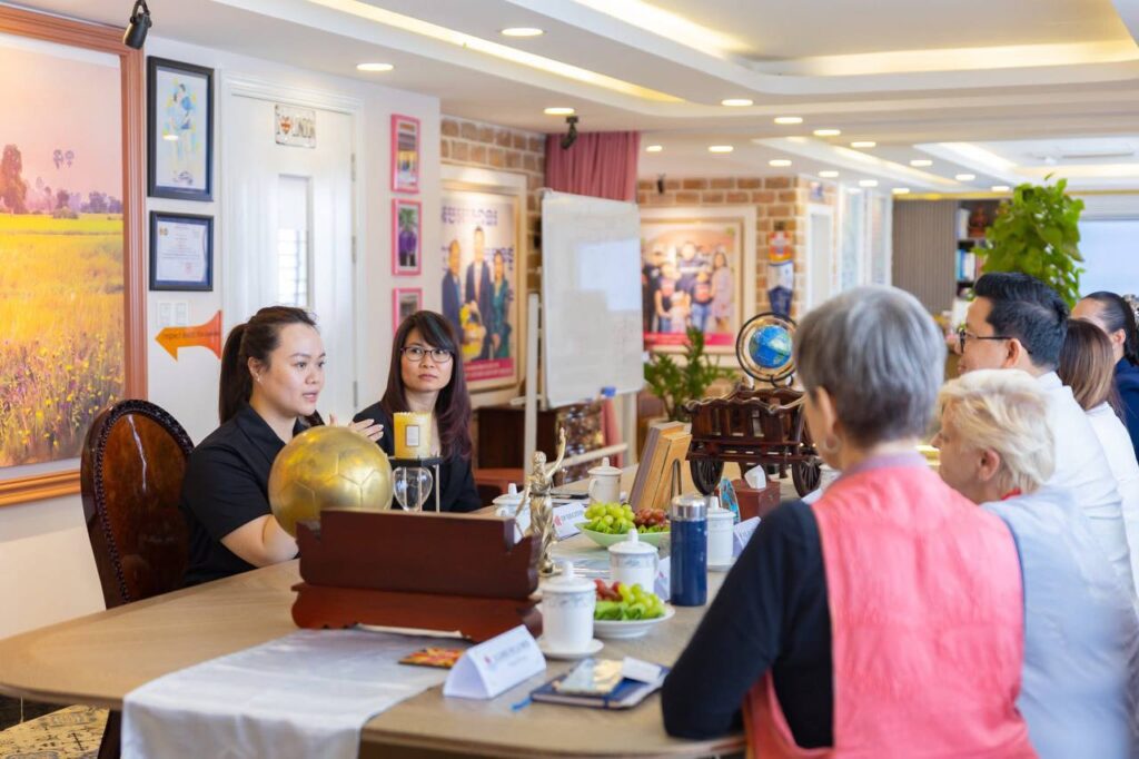 កាលពីរសៀលថ្ងៃទី ៣០ ខែមករា ឆ្នាំ២០២៦ សាលារៀនអន្តរជាតិទ្រូវីហ្សិនកម្ពុជា បានទទួលស្វាគមន៍យ៉ាងកក់ក្ដៅចំពោះគណៈប្រតិភូមកពី UP Education នៃប្រទេសអូស្ត្រាលី 🇦🇺 ដែលបានមកធ្វើទស្សនកិច្ចនៅសាលារៀនអន្តរជាតិទ្រូវីហ្សិនកម្ពុជា។ កាលពីរសៀលថ្ងៃទី ៣០ ខែមករា ឆ្នាំ២០២៦ សាលារៀនអន្តរជាតិទ្រូវីហ្សិនកម្ពុជា បានទទួលស្វាគមន៍យ៉ាងកក់ក្ដៅចំពោះគណៈប្រតិភូមកពី UP Education នៃប្រទេសអូស្ត្រាលី 🇦🇺 ដែលបានមកធ្វើទស្សនកិច្ចនៅសាលារៀនអន្តរជាតិទ្រូវីហ្សិនកម្ពុជា។