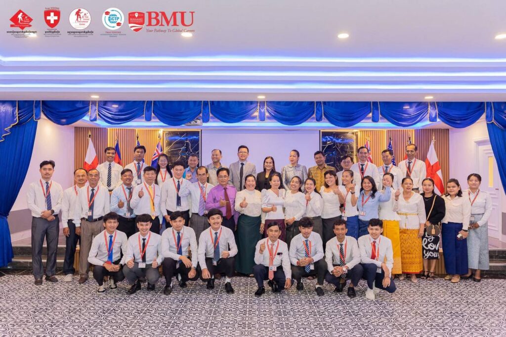 បណ្ឌិត សេង បូណា ស្ថាបនិក និងជាប្រធានក្រុមប្រឹក្សាភិបាល នៃសាលារៀនអន្តរជាតិទ្រូវីហ្សិនកម្ពុជា បានដឹកនាំកិច្ចប្រជុំគ្រូបង្រៀនចំណេះទូទៅខ្មែរ ប្រចាំឆមាសទី២ និងការដាក់ចេញនូវផែនការសកម្មភាពសម្រាប់ឆ្នាំសិក្សាថ្មី ២០២៦-២០២៧។