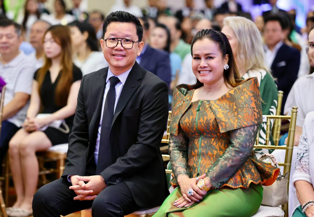អបអរសាទរពិធីប្រគល់សញ្ញាបត្រដល់សិស្សានុសិស្សថ្នាក់ទី៩ និង ទី១២ អបអរសាទរពិធីប្រគល់សញ្ញាបត្រដល់សិស្សានុសិស្សថ្នាក់ទី៩ និង ទី១២