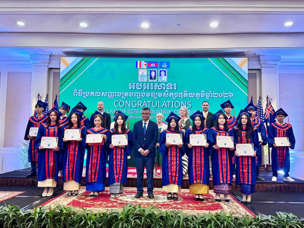 អបអរសាទរពិធីប្រគល់សញ្ញាបត្រដល់សិស្សានុសិស្សថ្នាក់ទី៩ និង ទី១២ អបអរសាទរពិធីប្រគល់សញ្ញាបត្រដល់សិស្សានុសិស្សថ្នាក់ទី៩ និង ទី១២