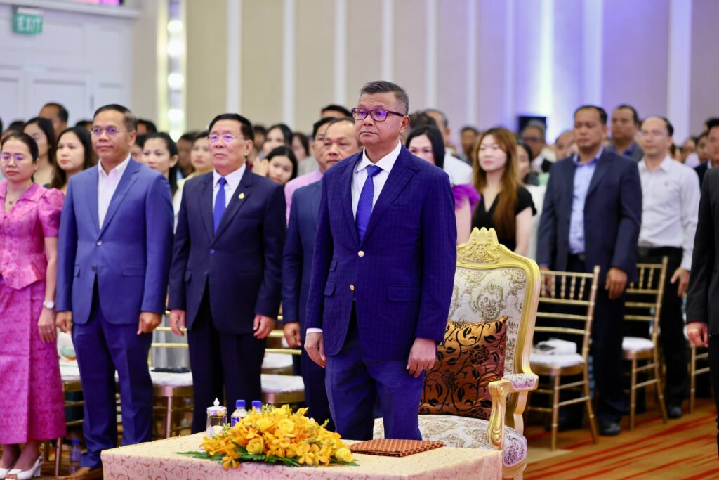 អបអរសាទរពិធីប្រគល់សញ្ញាបត្រដល់សិស្សានុសិស្សថ្នាក់ទី៩ និង ទី១២ អបអរសាទរពិធីប្រគល់សញ្ញាបត្រដល់សិស្សានុសិស្សថ្នាក់ទី៩ និង ទី១២